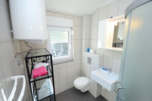 Apartment, 1 Queen Bed with Sofa bed | Bathroom | Shower, free toiletries, hair dryer, towels