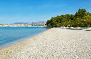 Beach - A6 - apt With 2 Balconies, 5 min Walking to Beach (Podstrana)