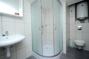 Bathroom - A6 - apt With 2 Balconies, 5 min Walking to Beach (Podstrana)