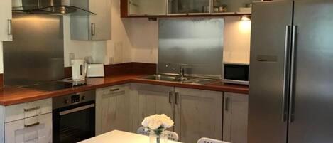 Apartment | Private kitchen | Fridge, microwave, oven, stovetop