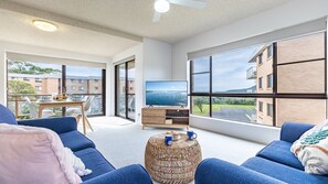 Smart TV - Commodore 3, 6 Intrepid Close - the heart of Little Beach (Nelson Bay)