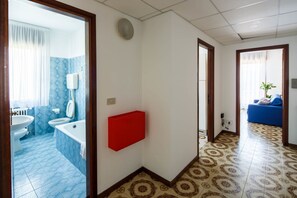 Combined shower/tub, hair dryer, bidet, towels