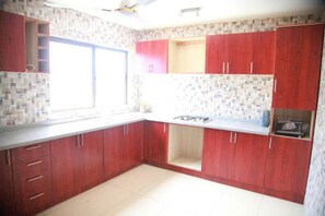 Apartment | Private kitchen | Fridge, microwave, stovetop, electric kettle - Captivating 2-bed Ensuite Apartment in Accra (Accra)