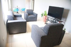 Apartment | Living area | 30-inch TV with digital channels - Captivating 2-bed Ensuite Apartment in Accra (Accra)