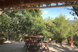 Outdoor dining - Luberon cottage full nature (Mirabeau)