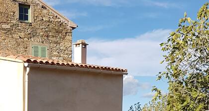 Petit logement Ă 15 minutes de Saint Florent vue sur le CAP CORSE