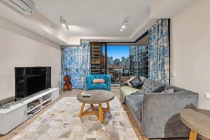 Smart TV, Netflix, streaming services