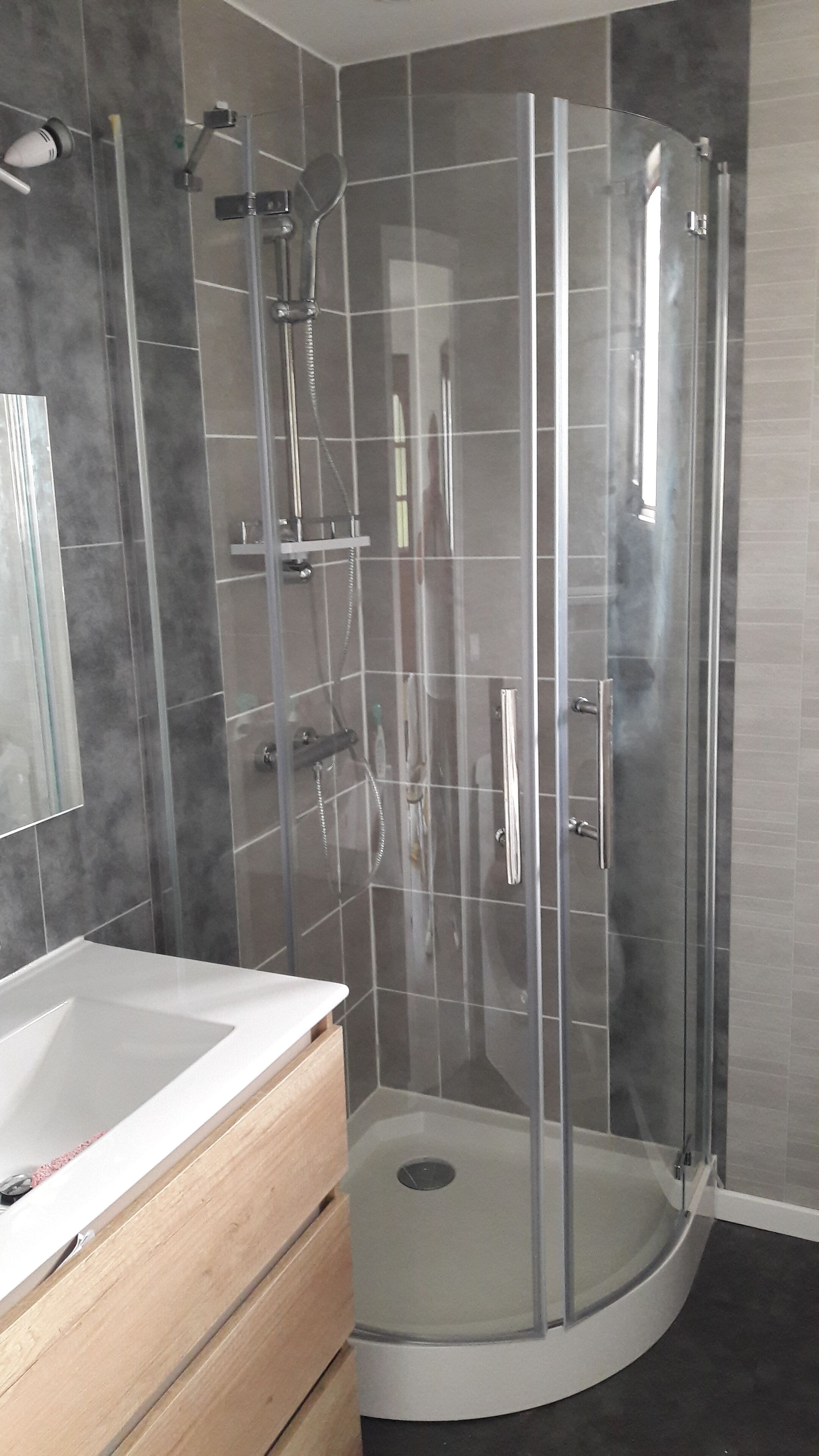 Douche, séchoir à cheveux