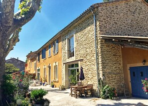 Exterior - Mas en Provence - GITE 8-10 personnes avec Bassin Naturel (Cabannes)