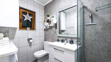 Apartment | 2 bedrooms, iron/ironing board, free WiFi, bed sheets