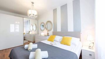 Apartment | 2 bedrooms, iron/ironing board, free WiFi, bed sheets