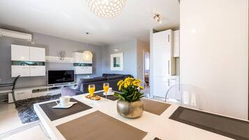 Apartment | Private kitchen | Fridge, microwave, oven, stovetop