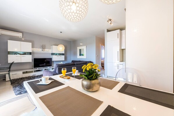 Appartement | Cuisine privée | Réfrigérateur, micro-ondes, four, plaque de cuisson