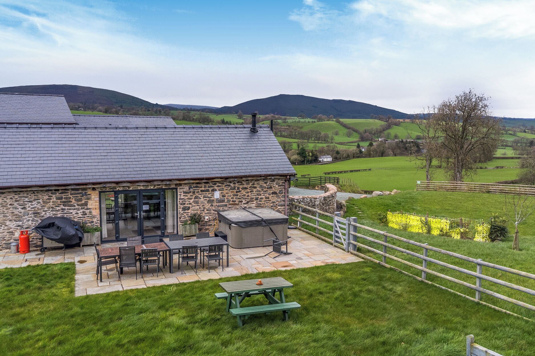 Cottage | Outdoor dining