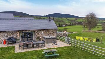 Cottage | Outdoor dining