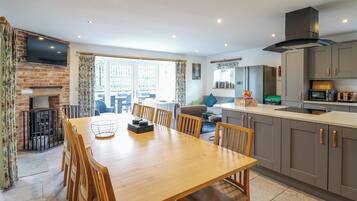 Cottage | Dining