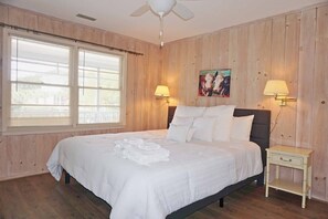 6 bedrooms, iron/ironing board, travel cot, free WiFi - Champagne Shores Dog Friendly, 2 Full Kitchens (Pawleys Island)