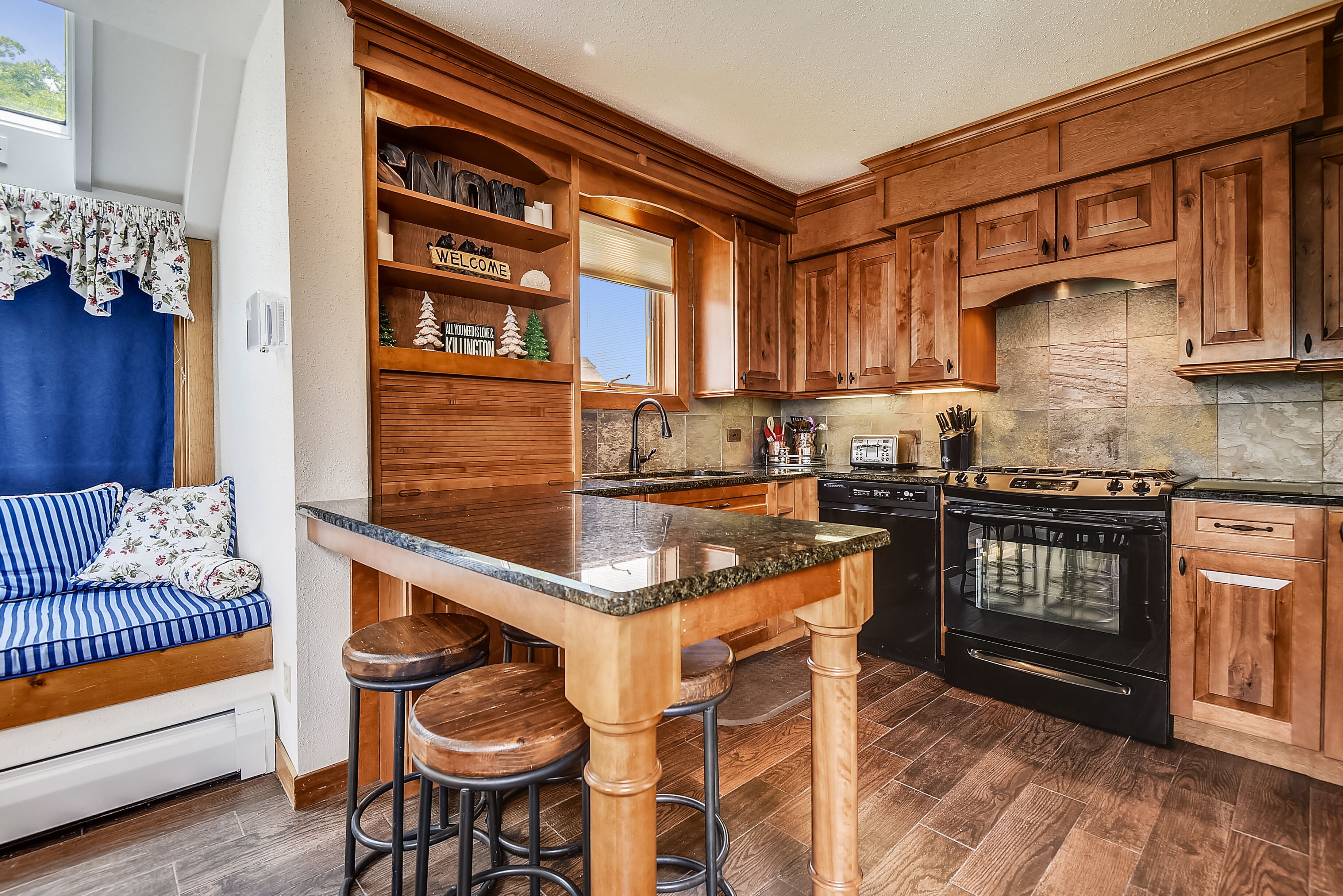 Fridge, microwave, stovetop, dishwasher