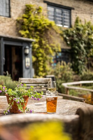 Garden - The Bell at Sapperton (Cirencester)