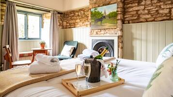 高级套房, 独立浴室, 庭院景观 (Suite ) | 1 多间卧室、特色装修、特色家居