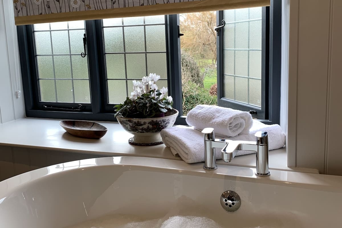 Suite Supérieure, salle de bains attenante, vue cour intérieure (Suite ) | Salle de bain