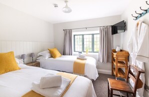 Habitació quàdruple superior | Decoració individual i mobiliari individual 