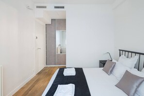 3 chambres, fer et planche à repasser, accès au Wi-Fi (inclus)
