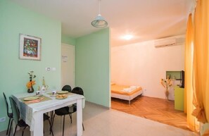 Studio (Studio Apartment with Balcony (Green)) | Interior - Apartment Jasenka (Split)