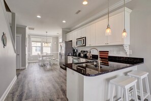 Fridge, microwave, oven, stovetop - 3 Bedroom Townhome in Surf City (Surf City)