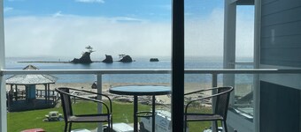 Enjoy views of Siletz Bay from this 3rd Floor Condo. beach access, Taft District