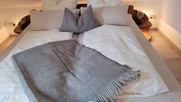 3 Schlafzimmer, Schreibtisch, Bügeleisen/Bügelbrett, kostenloses WLAN