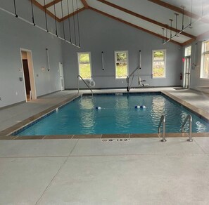 Alberca techada y alberca climatizada