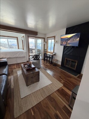 Desk, iron/ironing board, free WiFi, bed sheets