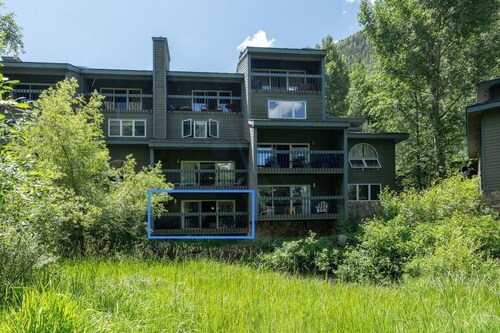 Your Telluride Ski Basecamp | Riverside 2BR | Walk to Slopes, Dining & Downtown