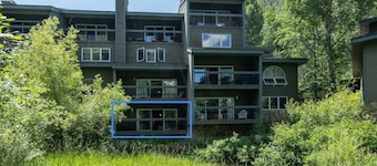 Your Telluride Ski Basecamp | Riverside 2BR | Walk to Slopes, Dining & Downtown