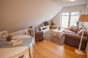 Fernseher, DVD-Player, Stereoanlage