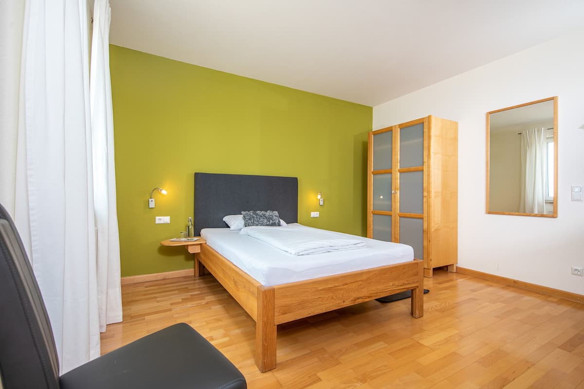 Single Room | Hypo-allergenic bedding available, desk, laptop workspace