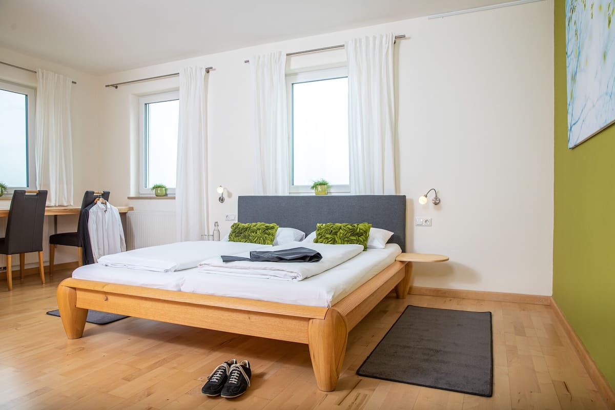 Double Room | Hypo-allergenic bedding available, desk, laptop workspace