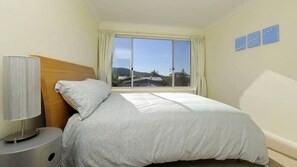 4 bedrooms, free WiFi, bed sheets