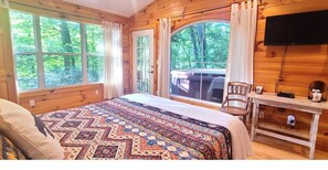 Room - 5★Bryson City Private Treetop Cabin w/Hot Tub, Firepit & only 15mins to Downtown (Bryson City)