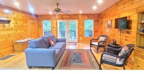 Living area - 5 ★Bryson City Private Treetop Cabin w/Hot Tub, Firepit & only 15mins to Downtown (Bryson City)