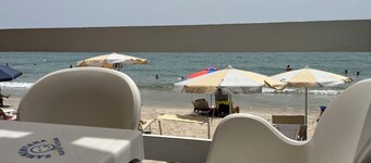 MAR ISA, a few steps from the beautiful beach, manor villa