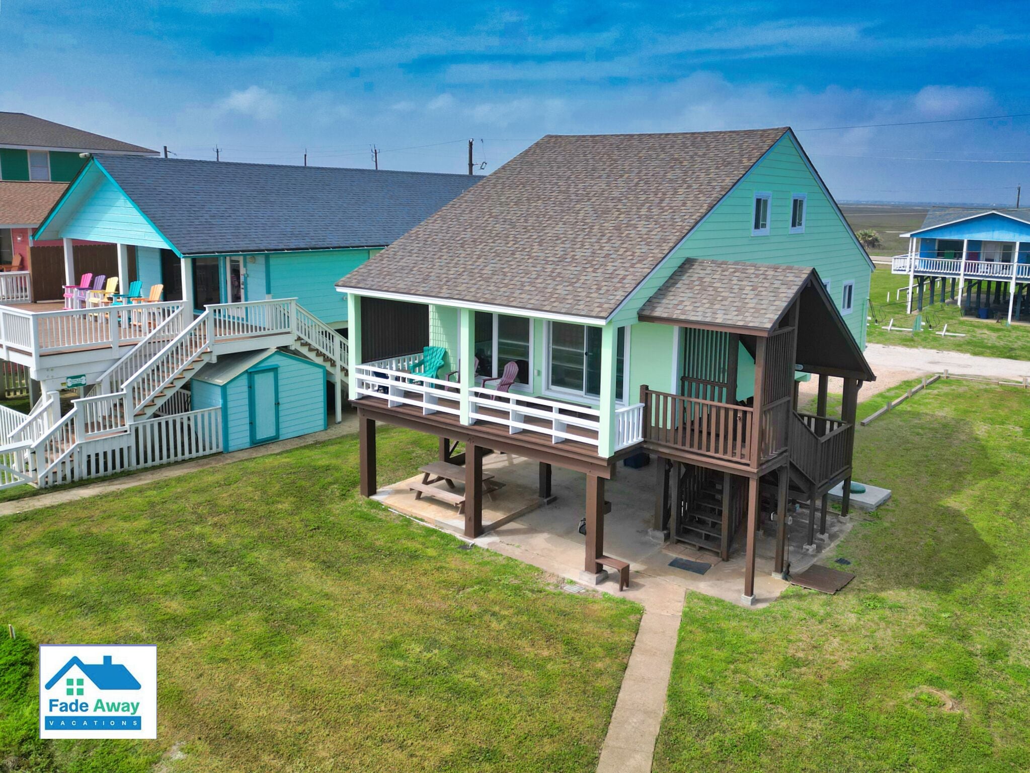 Dolphins Beach Cottage on the Beach - Sleeps 12