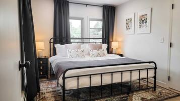 6 bedrooms, iron/ironing board, WiFi, bed sheets
