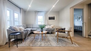 TV, stereoanlegg og kontorer