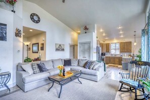 TV connectée, cheminée, lecteur de DVD