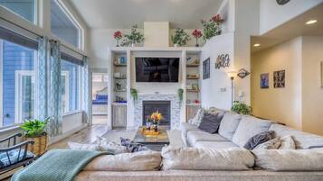 Smart TV, fireplace, DVD player