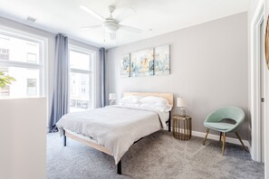 1 bedroom, memory-foam beds, iron/ironing board, free WiFi - Glamorous Dtwn Condo w/King Bed + Walk to Restaurants (Cincinnati)