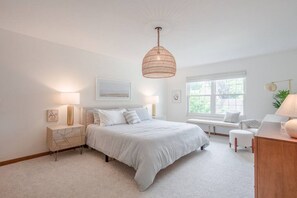 5 bedrooms, desk, iron/ironing board, travel crib - Spacious, Modern 5B in Mason by I-71, Kings Island (Mason)