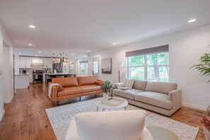 Smart TV, fireplace, offices